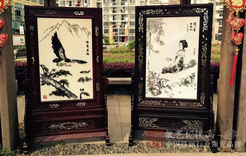 点击放大 徽艺坊铁画展示的铁画屏风雄鹰展翅和屏风仕女图