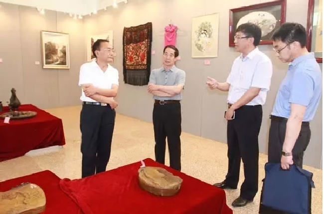 点击放大