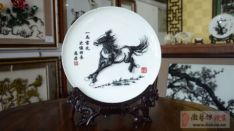 一马当先-纯手工锻制精品瓷盘铁画-私人订制专属礼品 一马当先-纯手工锻制精品瓷盘铁画-私人订制专属礼品