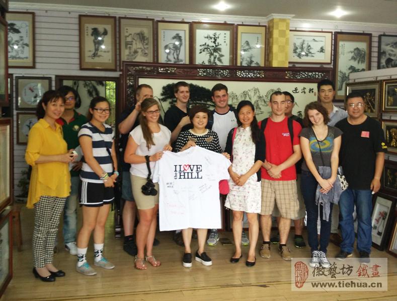 国外学者来徽艺坊铁画交流 国外学者来徽艺坊铁画交流
