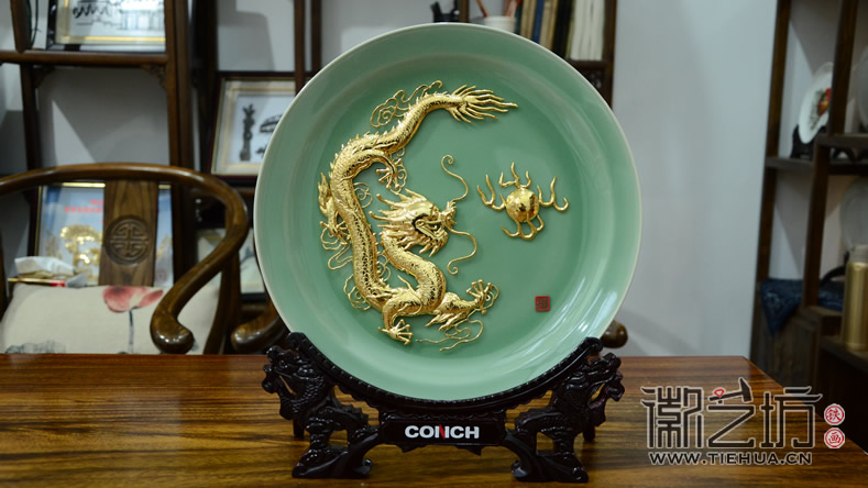 青瓷金画《中国龙》 青瓷金画《中国龙》