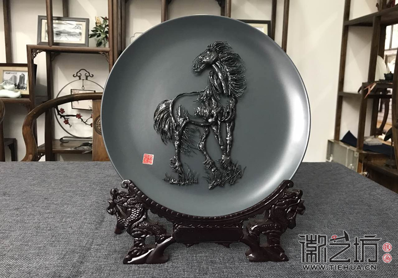 徽艺坊宜家亚灰瓷盘铁画《马》 徽艺坊宜家亚灰瓷盘铁画《马》