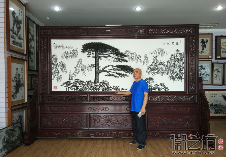徽艺坊双面屏风铁画迎客松长征诗大功告成1 徽艺坊双面屏风铁画迎客松长征诗大功告成1