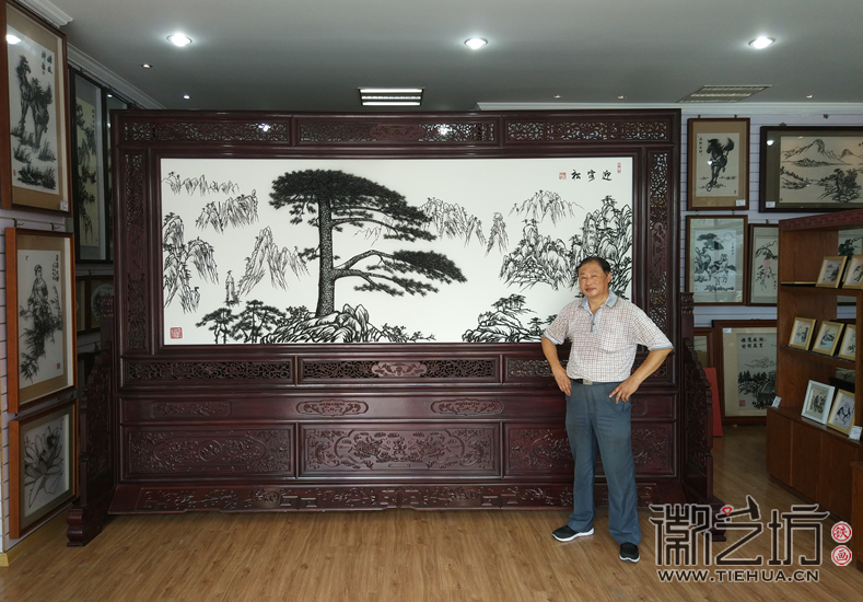 徽艺坊双面屏风铁画迎客松长征诗大功告成 徽艺坊双面屏风铁画迎客松长征诗大功告成