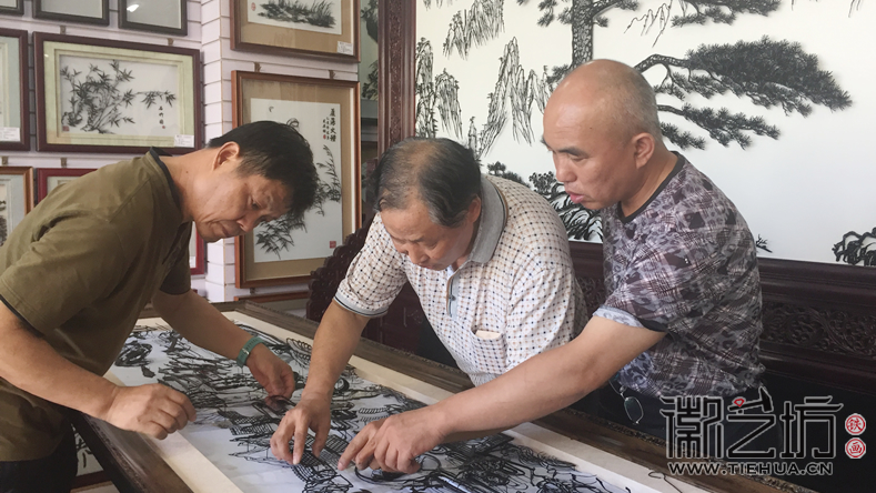 南京鼓楼实验中学校园文化墙铁画装裱进行中2 南京鼓楼实验中学校园文化墙铁画装裱进行中2