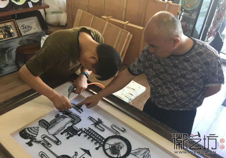 南京鼓楼实验中学校园文化墙铁画装裱进行中3 南京鼓楼实验中学校园文化墙铁画装裱进行中3