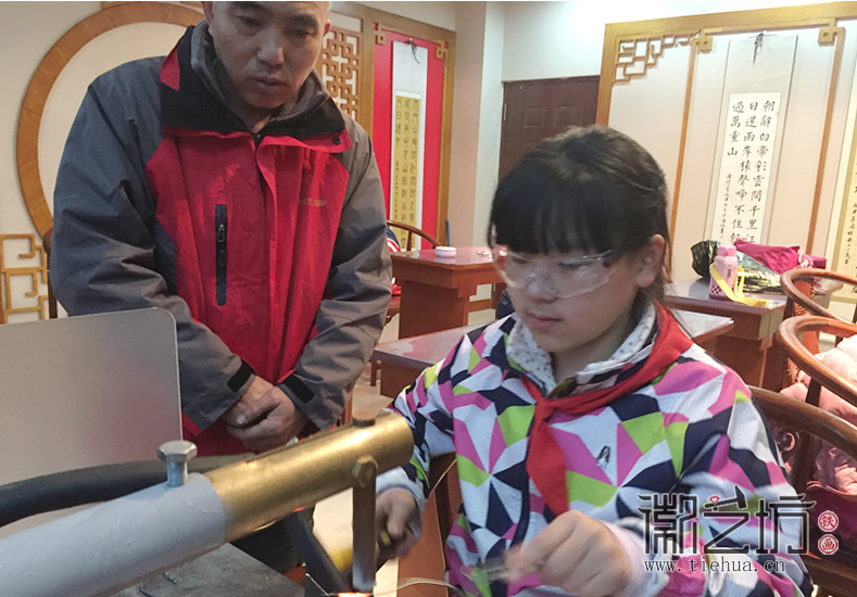 镜湖小学铁画第四课 (13) 镜湖小学铁画第四课 (13)