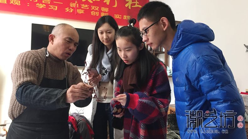 徽艺坊接待中国人民大学学子前来社会实践 (1) 徽艺坊接待中国人民大学学子前来社会实践 (1)