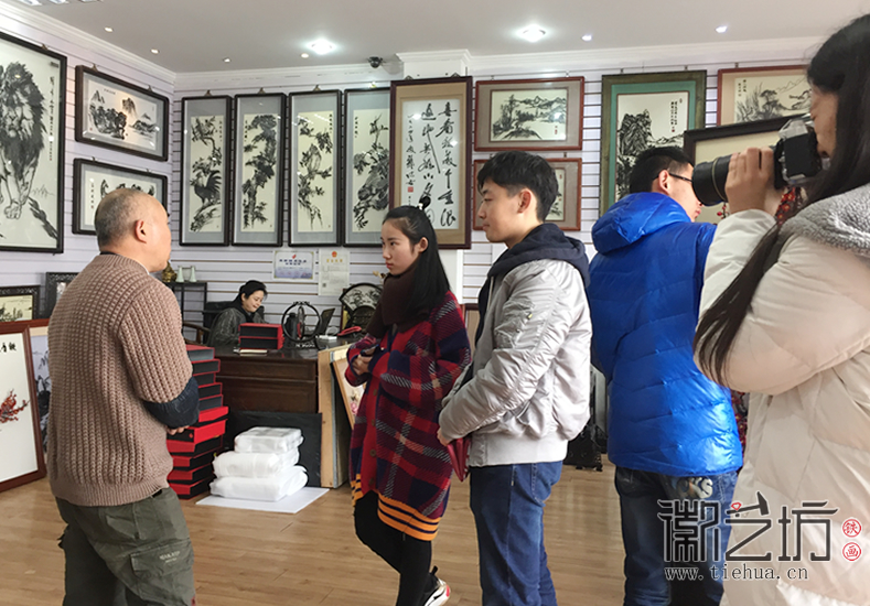 徽艺坊接待中国人民大学学子前来社会实践 (3) 徽艺坊接待中国人民大学学子前来社会实践 (3)