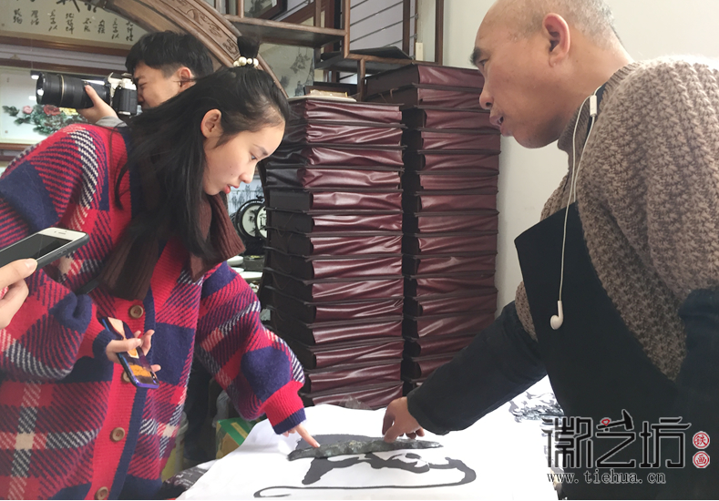 徽艺坊接待中国人民大学学子前来社会实践 (2) 徽艺坊接待中国人民大学学子前来社会实践 (2)