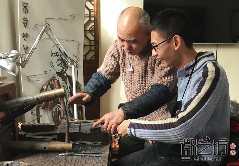 徽艺坊接待中国人民大学学子前来社会实践 (3) 徽艺坊接待中国人民大学学子前来社会实践 (3)