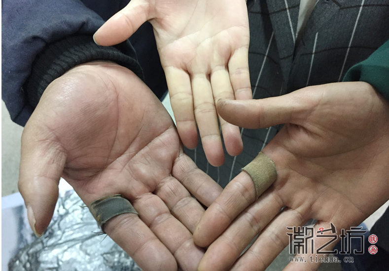 4画美了 手上却打起了水泡 4画美了 手上却打起了水泡