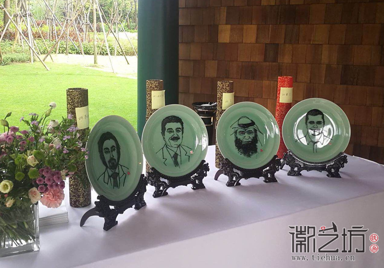 华为赠中东友人铁画礼品现场 华为赠中东友人铁画礼品现场