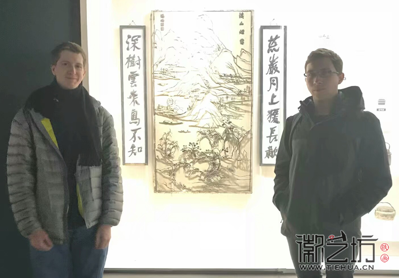 房博士国外拍摄铁画 房博士国外拍摄铁画