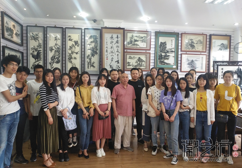 魏民春与他安师大的学生们1 (2)