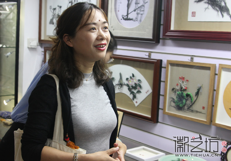 徽艺坊铁画迎来芜湖商贸学院学子前来参观 徽艺坊铁画迎来芜湖商贸学院学子前来参观