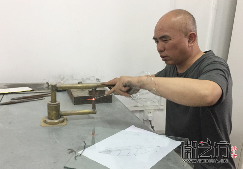 徽艺坊魏民春开启安师大铁画实践课 (6) 徽艺坊魏民春开启安师大铁画实践课 (6)