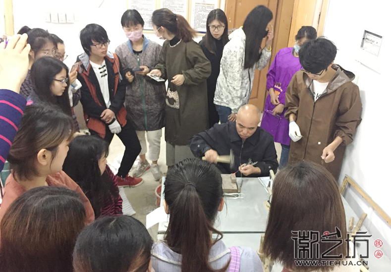 徽艺坊魏民春开启安师大铁画实践课 (3) 徽艺坊魏民春开启安师大铁画实践课 (3)