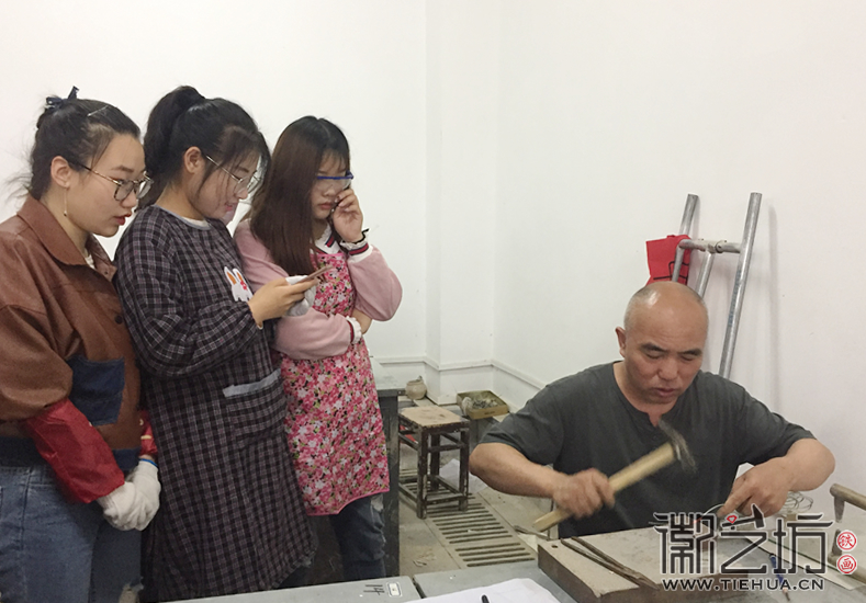 徽艺坊魏民春开启安师大铁画实践课 (5) 徽艺坊魏民春开启安师大铁画实践课 (5)