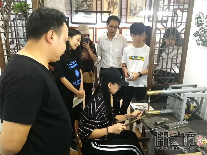 校企合作 徽艺坊正式成为安徽建筑大学艺术学院创新创业基地 (12) 校企合作 徽艺坊正式成为安徽建筑大学艺术学院创新创业基地 (12)