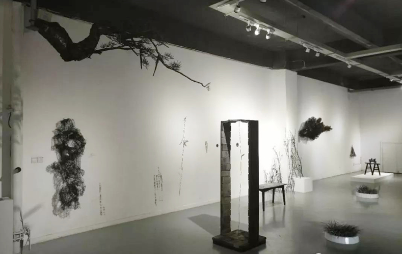 钱悦 铁画与装置《松竹梅兰园》1 钱悦 铁画与装置《松竹梅兰园》1