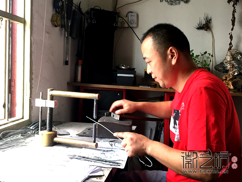 婉约派 走进徽艺坊铁画梦之队艺人杨开勇 (6) 婉约派 走进徽艺坊铁画梦之队艺人杨开勇 (6)